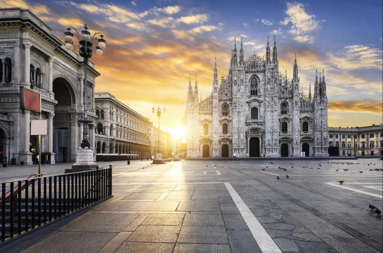 Lussuoso Attico Con Garage Gratis Vicino Al Duomo E Allo Ieo Milano Exteriör bild