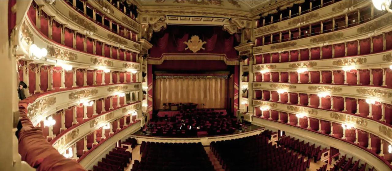 Lussuoso Attico Con Garage Gratis Vicino Al Duomo E Allo Ieo Milano Exteriör bild