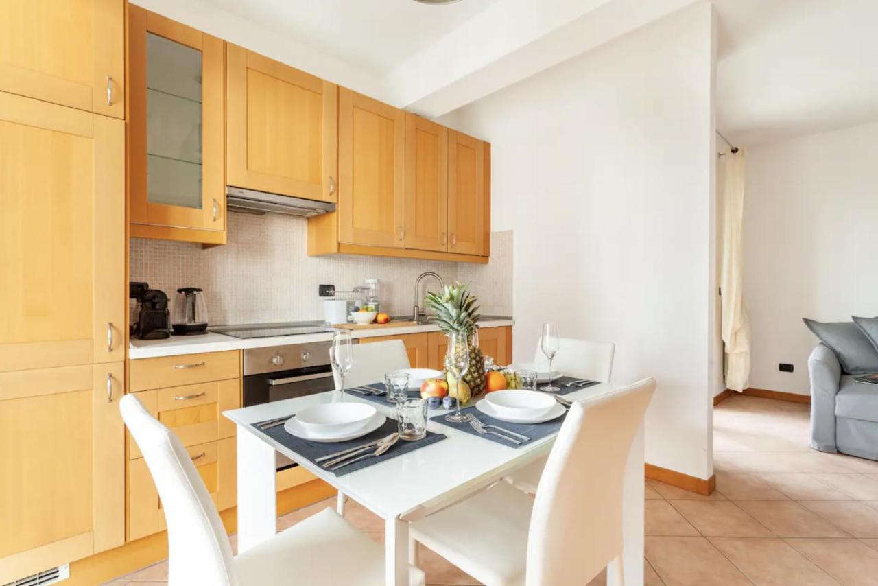 Lussuoso Attico Con Garage Gratis Vicino Al Duomo E Allo Ieo Milano Exteriör bild