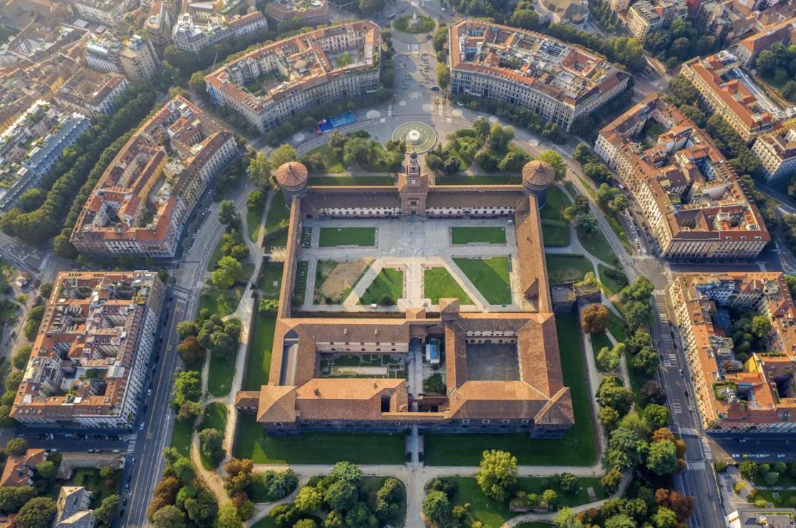 Lussuoso Attico Con Garage Gratis Vicino Al Duomo E Allo Ieo Milano Exteriör bild